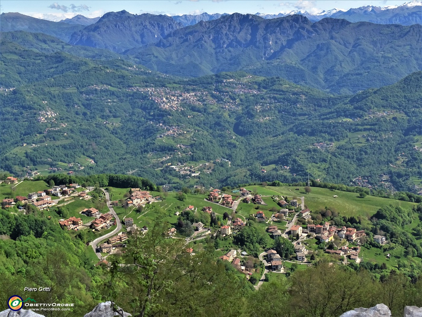 21 Bella vista su Roncola Ata, Valle Imagna e Prealpi Orobie.JPG